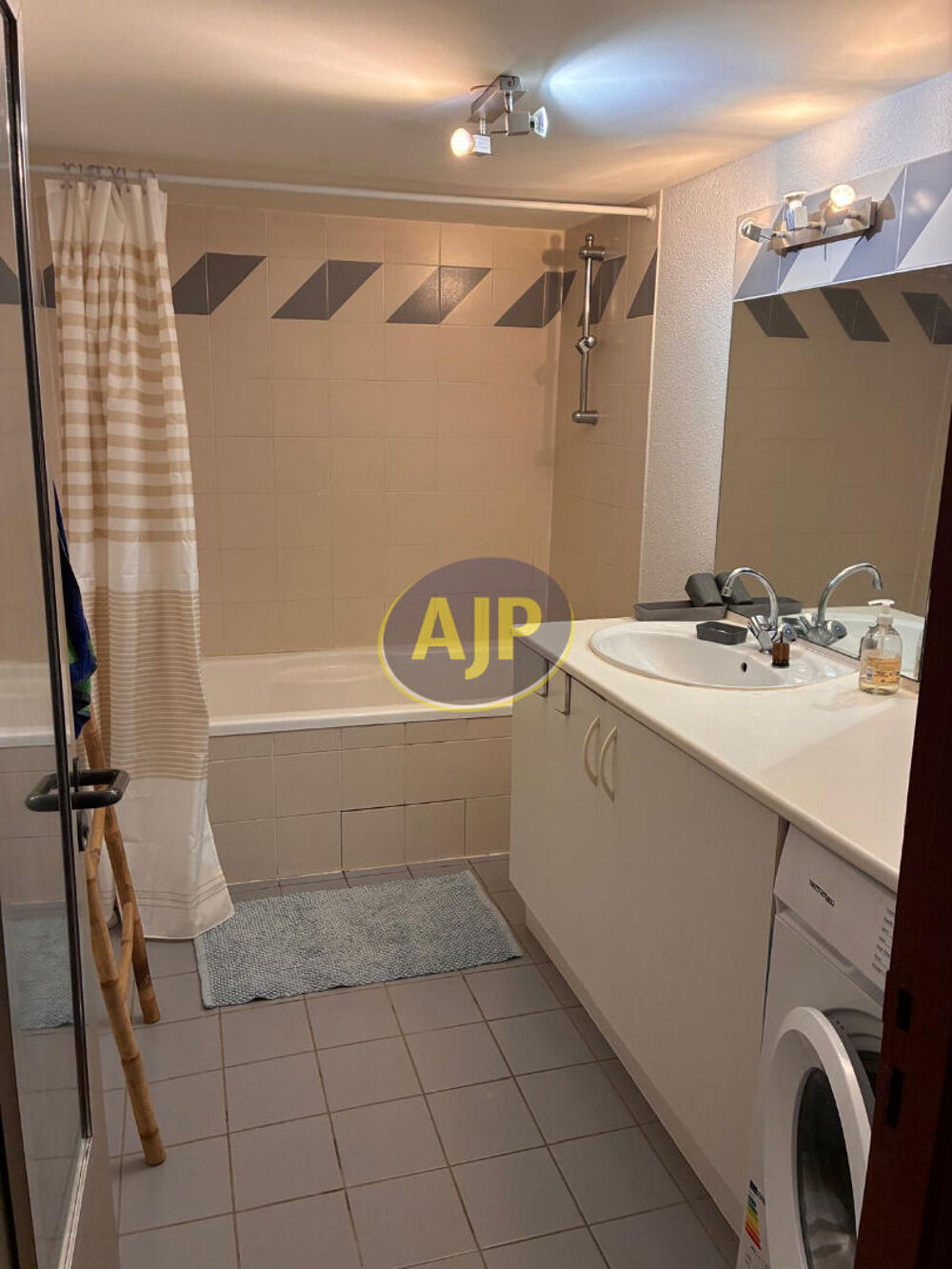 Location Appartement Appartement  2 pièce(s) 56 m2 Bayonne