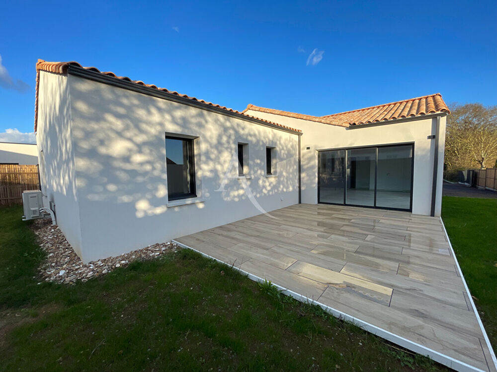 Maison Saint Hilaire La Foret 4 pièce(s) 120 m2