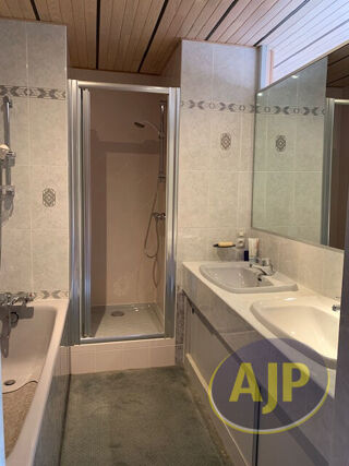  Appartement à louer 3 pièces 87 m²
