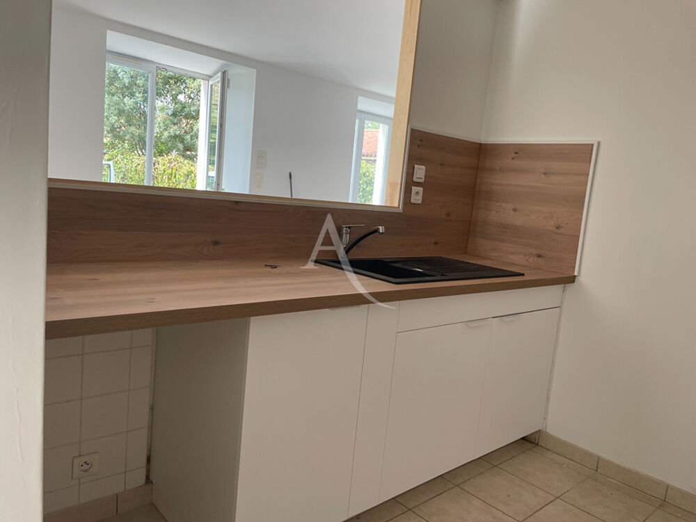 Location Maison Maison ST HILAIRE DES LOGES - 5 pièce(s) - 127 m2 Saint hilaire des loges
