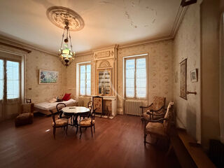  Maison à vendre 15 + pièces 900 m²