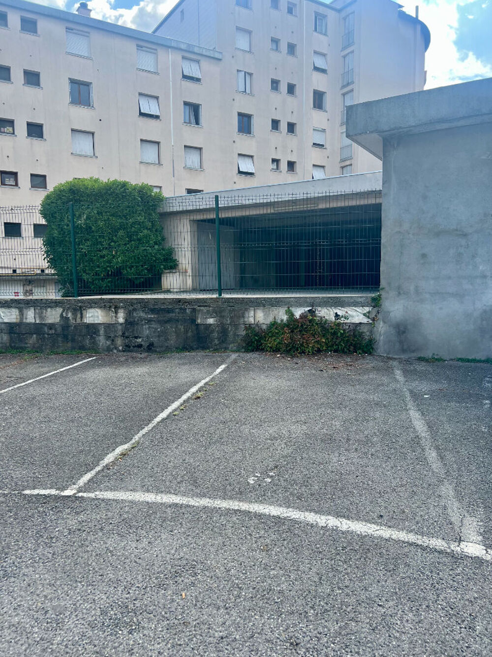 Location Parking/Garage Place de parking à louer centre-ville de Gap Gap