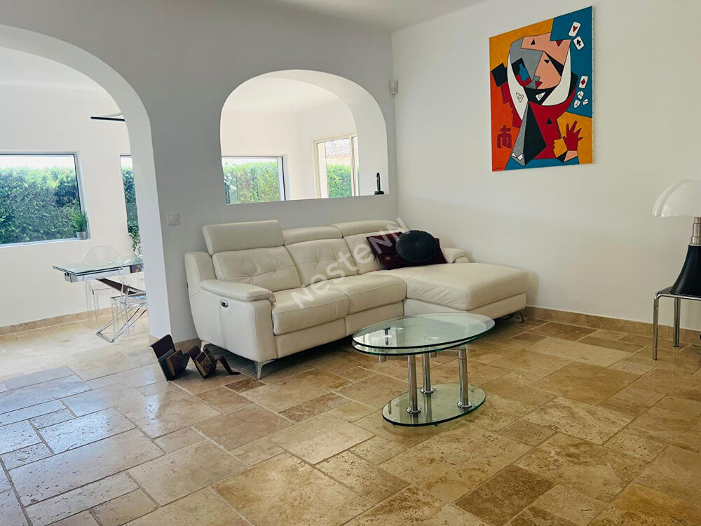 Propriété à vendre à La Ciotat compsée d'une maison de 5 pièces avec piscine et deux dépendances T2