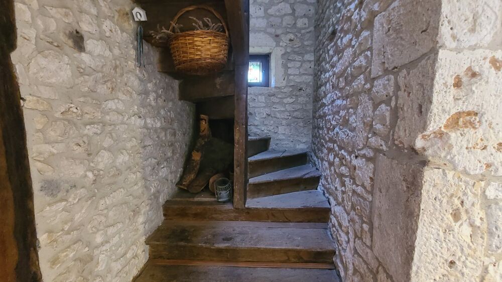 Roquecor - Ancien Prieuré du 15e Siècle avec Gîtes, Terrain Arboré et cave voutée.