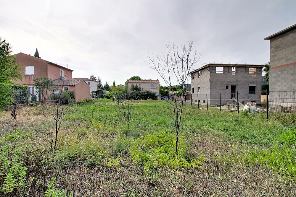 Vente Terrain A VENDRE en EXCLUSVITE - Terrain Draguignan 751m² avec 50% d'emprise au sol. Draguignan