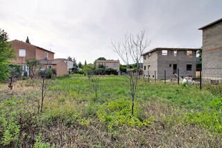 Vente Terrain A VENDRE en EXCLUSVITE - Terrain Draguignan 751m² avec 50% d'emprise au sol. Draguignan