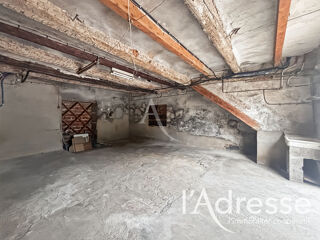  Parking / Garage à louer 1 pièce 44 m²
