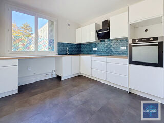  Appartement à louer 3 pièces 73 m²