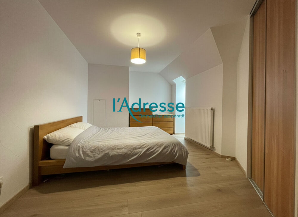 A deux pas du coeur de Châteaubriant, duplex rénové avec garage et borne de recharge.