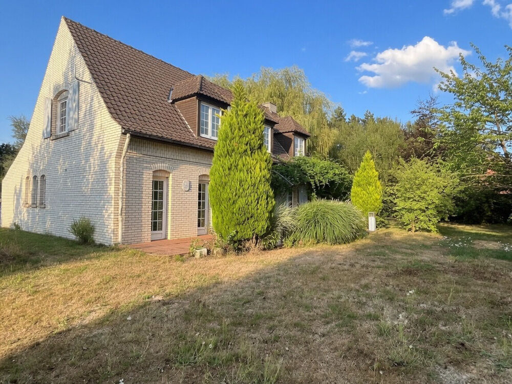 Maison individuelle - grand terrain - 5 chambres dont une au rez-de-chaussée - garages - stationnement
