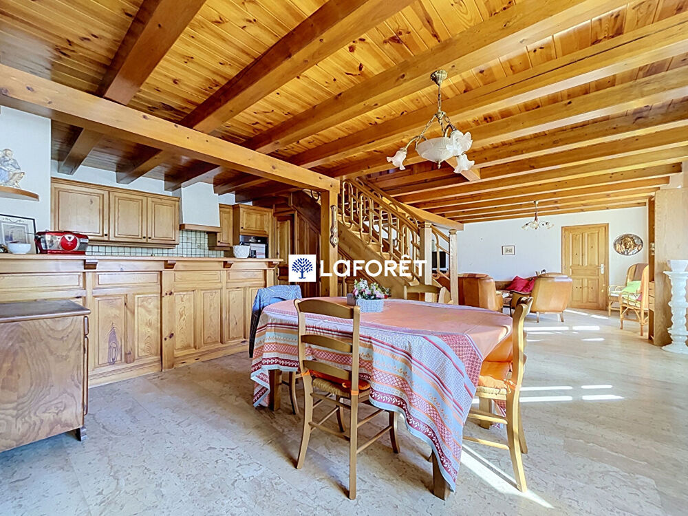 Maison Peyre En Aubrac 5 pièce(s) 158 m2
