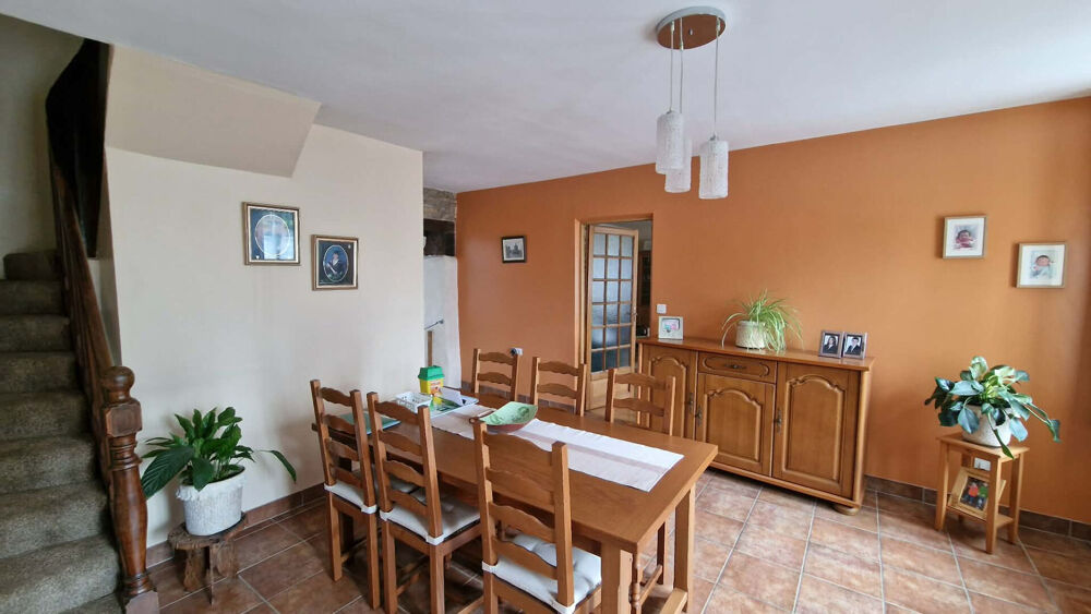 Vente Maison MORBIHAN Charmante maison en pierre de 3/4 chambres, bien entretenue, à proximité d'une boulangerie, d'un bar et d'un lac. La trinite porhoet