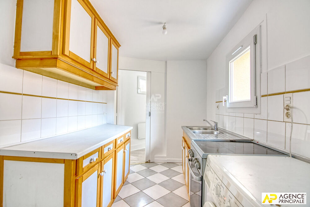 Vente Appartement Versailles Saint-Louis Appartement 3 pièces 46 m² situé au 3ème et dernier étage Versailles