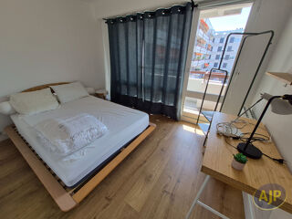 Appartement à louer 4 pièces 79 m²