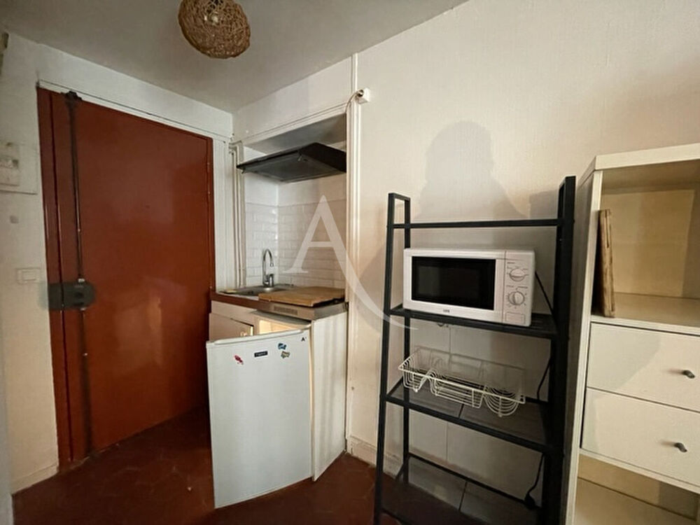 Location Appartement Studio meublé avec un coin nuit isolé Paris 12
