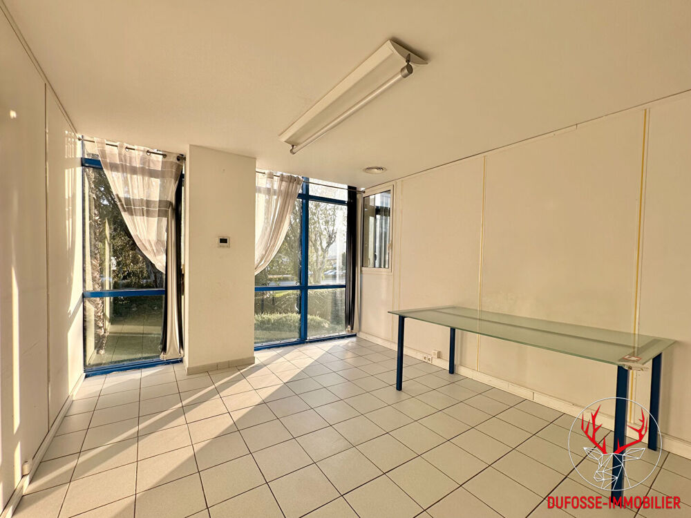   BUREAUX 304 m²  PROXIMITÉ AXES AUTOROUTIERS & CENTRE-VILLE 13 PARKINGS Hyeres