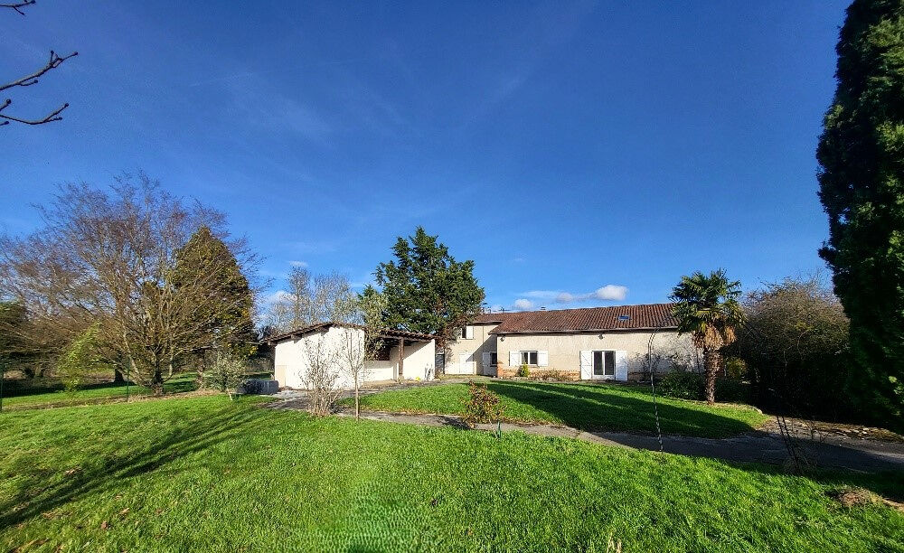 Magnifique bâtisse de 272 m² sur 1.2 hectares de terrain clos