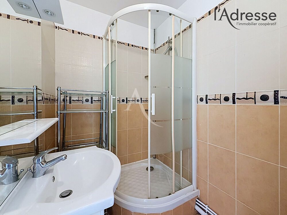 Location Appartement Appartement Suresnes T2 50m² Parking et Cave - 1 250  CC Suresnes