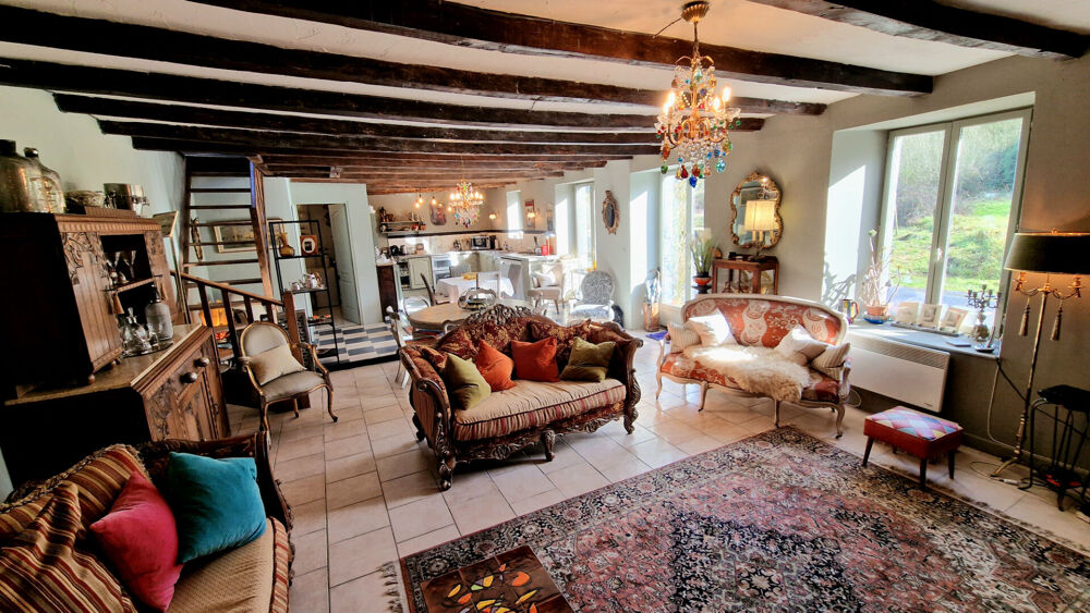 COTES D'ARMOR Maison de caractère en pierre de 3 chambres avec style,; terrasse et parking.