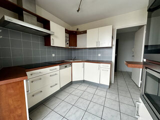  Appartement à louer 5 pièces 107 m²