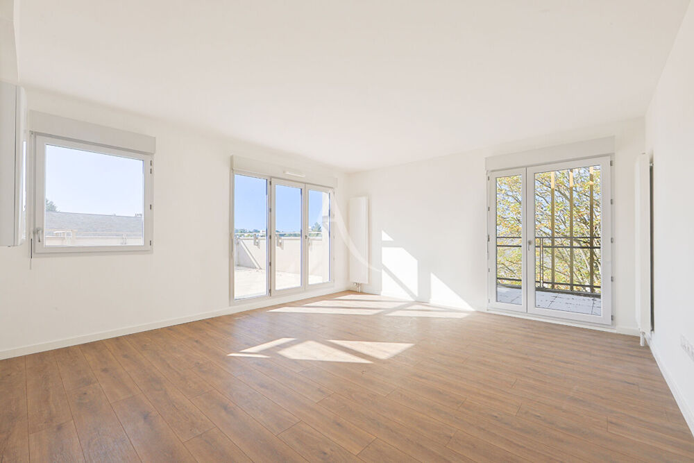 APPARTEMENT T4 84.90m² DERNIER ETAGE AVEC BALCON ET TERRASSE ET PK