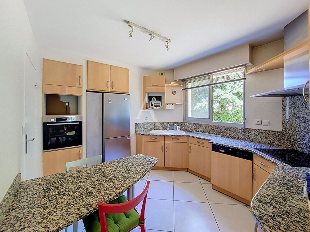 Appartement T3 avec jardin privatif, garage et cave . Proche du Parc de Moine