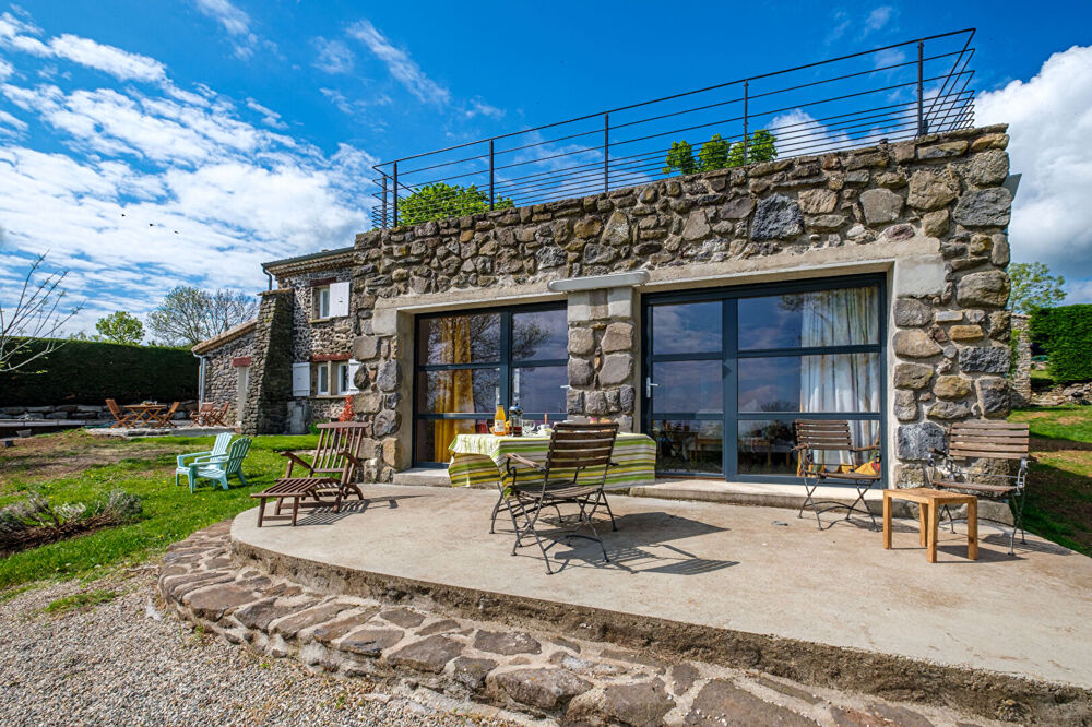Vente Maison Propriété de caractère en pierre avec gîtes,  piscine - écrin de nature en Ardèche. Rochessauve