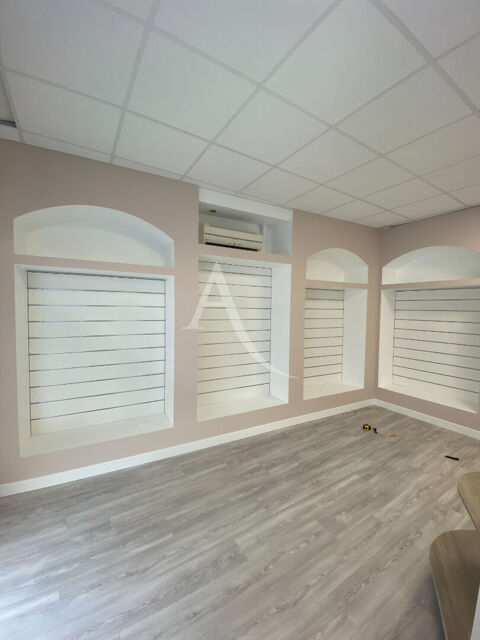 Local commercial L'Isle Jourdain 2 pièces 60m² 1000 32600 L isle jourdain