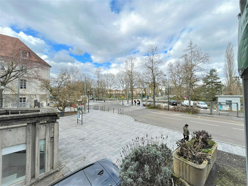   Local commercial 690m², en entrée de ville - A LOUER BESANCON 