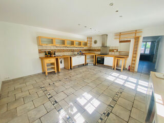  Maison  vendre 9 pices 210 m