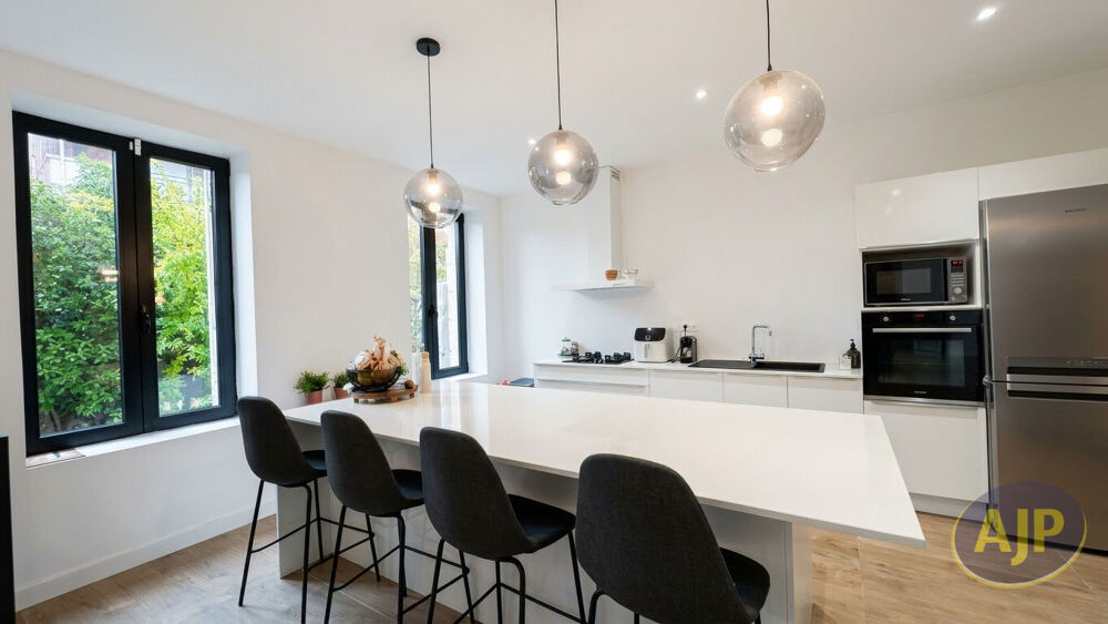 Vente Maison L'élégance de la pierre, des volumes d'exception et une piscine intimiste ! Le haillan