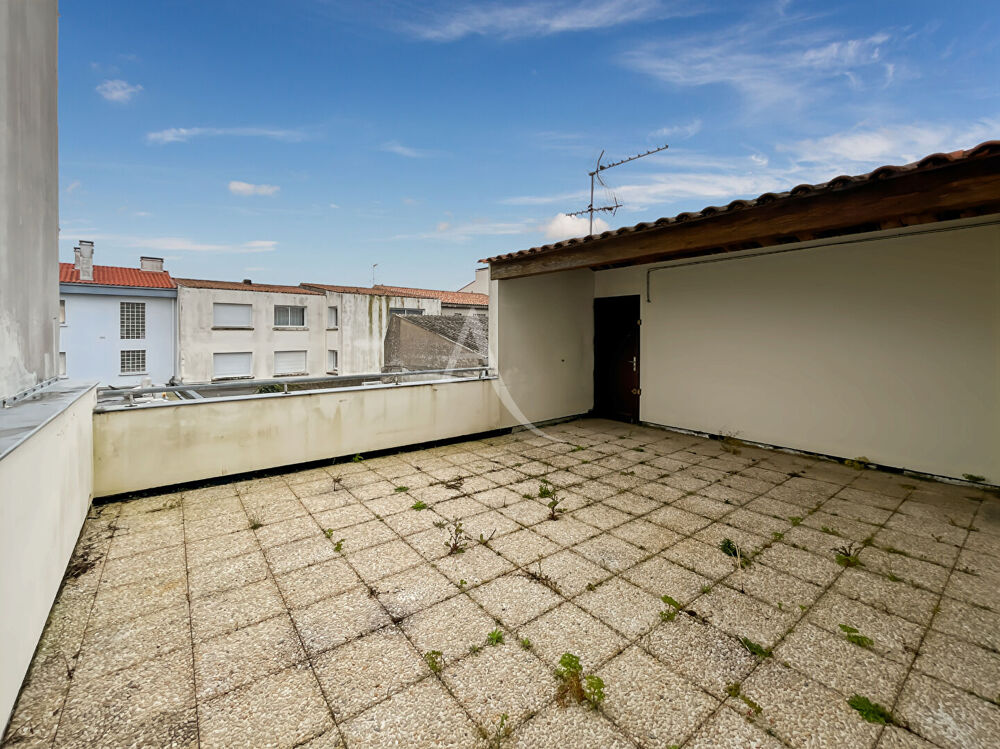 Vente Appartement Appartement de caractère avec double espace de vie et combles exploitables ? Hyper centre de Challans Challans