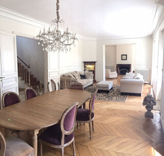  Maison à louer 8 pièces 240 m²
