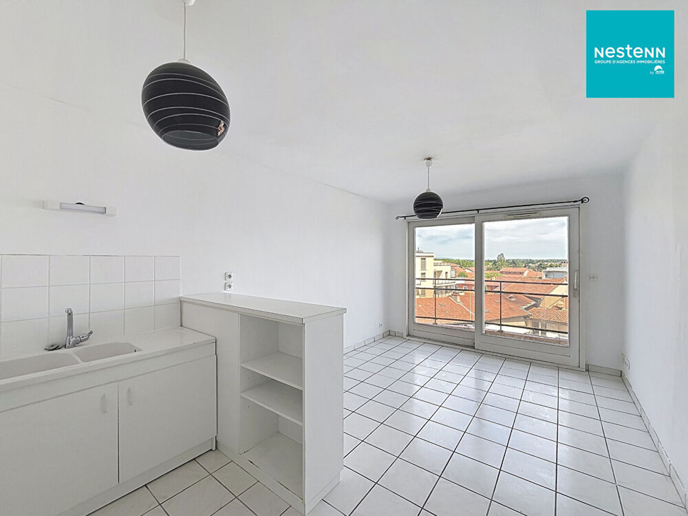 Montrond Les Bains - T2- 50 m² - Balcon 7 m² + cave en plein centre ville !