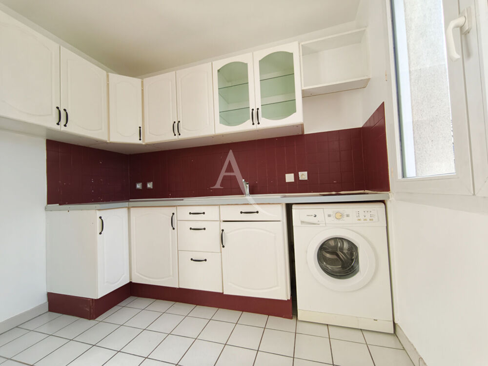 STUDIO RÉNOVÉ 29m² + PARKING - CERGY LE HAUT GARE