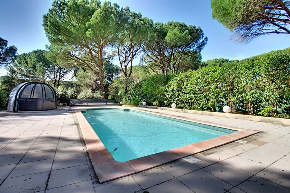 Vente Maison Maison 140  m² avec piscine, pool house et double garage . Vidauban