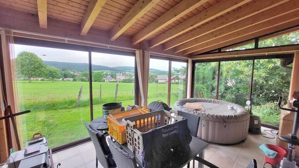 Vente Maison Chalet 7 pièces 100 m2 sur terrain arboré de 948m2, vue sur prairies Charmoille