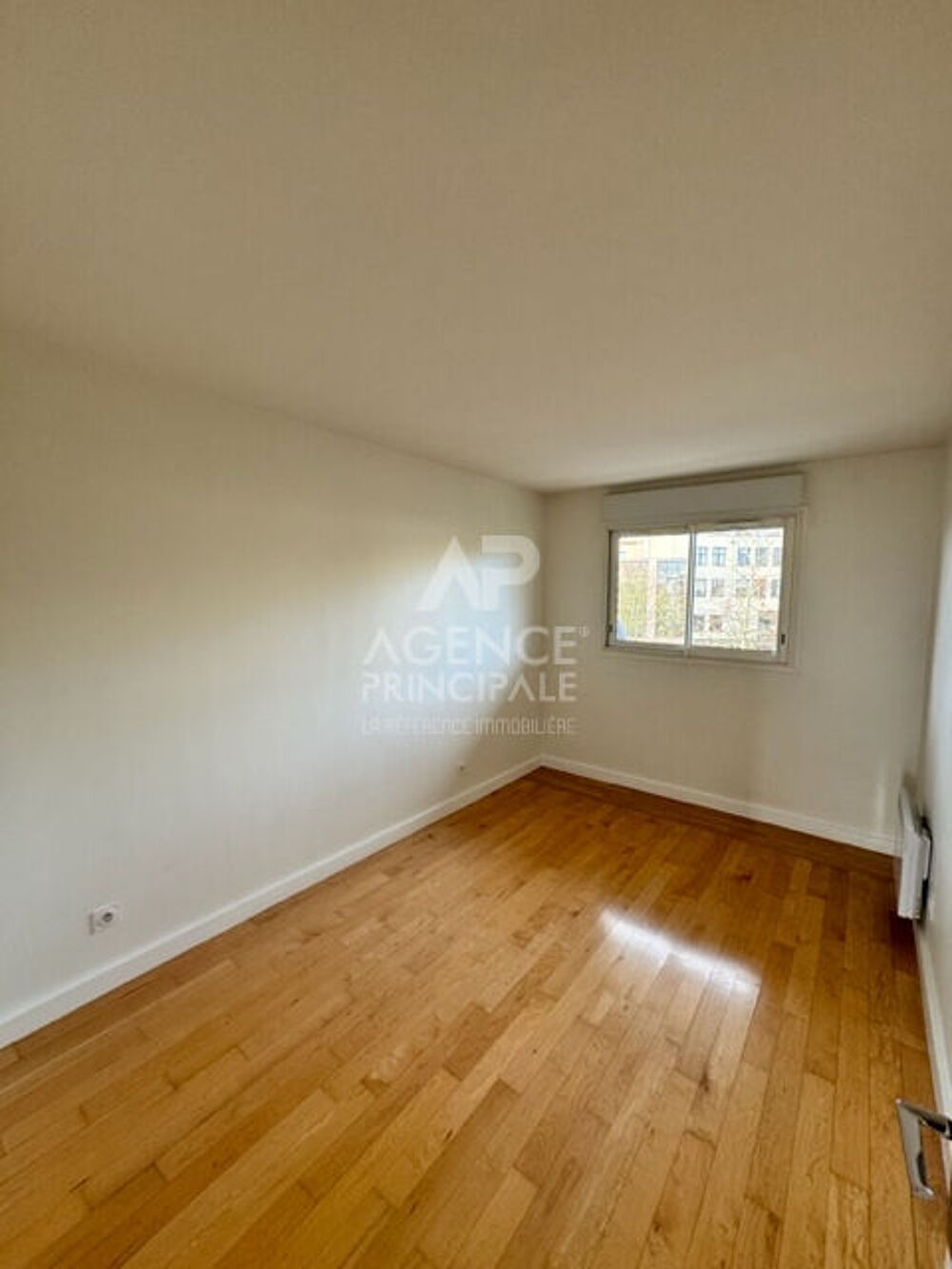 Location Appartement Appartement 4 pièce(s) 80 m2 - Saint Germain En Laye Saint germain en laye