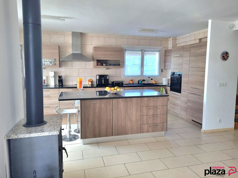 GEX - Maison - 4 chambres - 129.48 m2 - Jardin 480 m² - Piscine