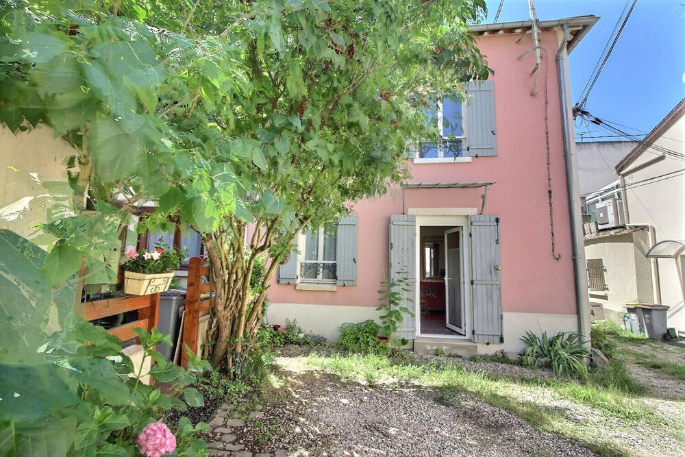 Vente Maison Charmante maison de ville de 3 pièces à vendre à Massy - Vieux Massy, proche gare  RER B et C et commodités Massy