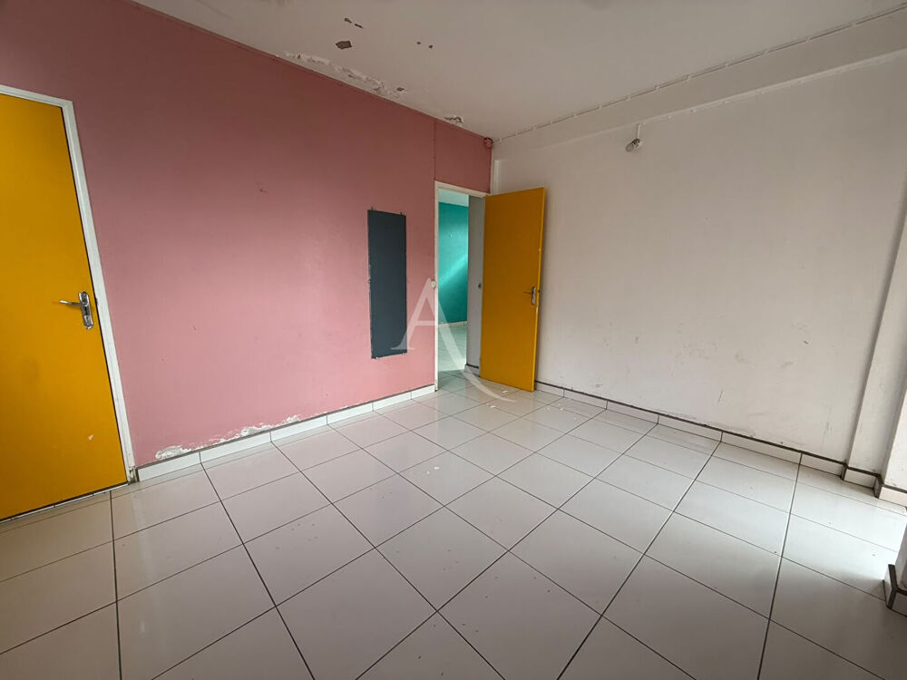 Affaire à saisir aux Abymes : Maison 2 niveaux autonomes à fort potentiel !