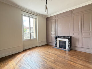  Maison à louer 8 pièces 242 m²