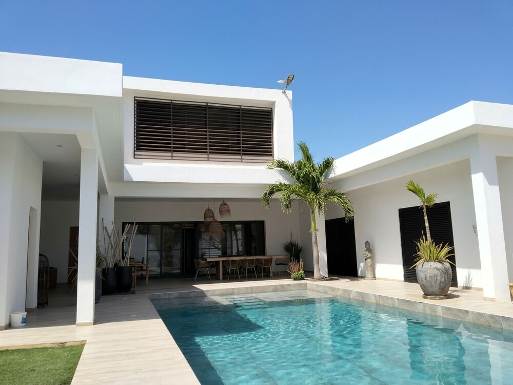 Vente Maison VILLA CONTEMPORAINE AVEC GRANDS ESPACES DE VIE ET PISCINE SITUEE DANS UNE PETITE RESIDENCE Saly (Senegal)