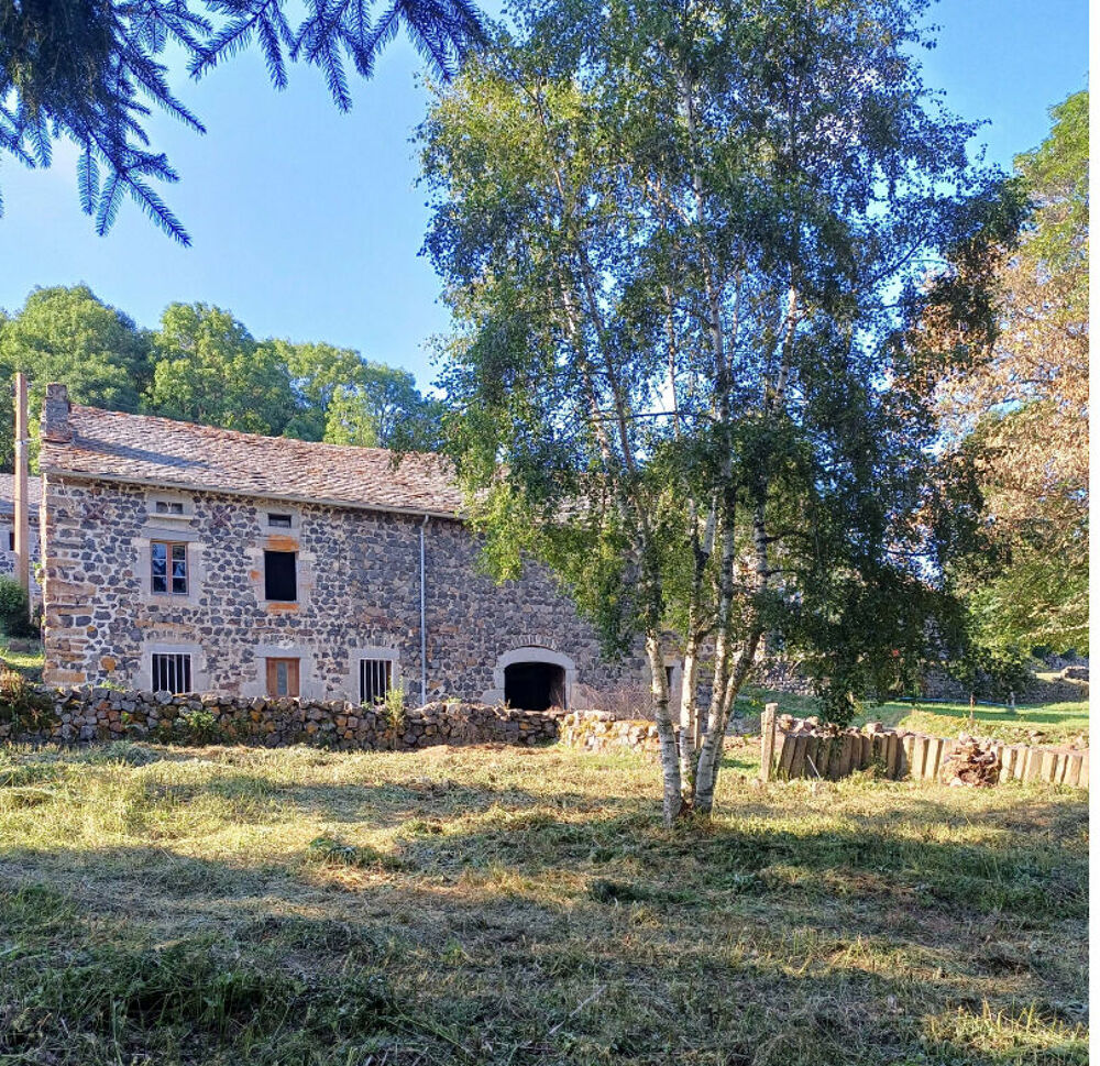 CHAMPCLAUSE Ancienne ferme à rénover sur plus de 1400 m² de terrain avec vue dégagée