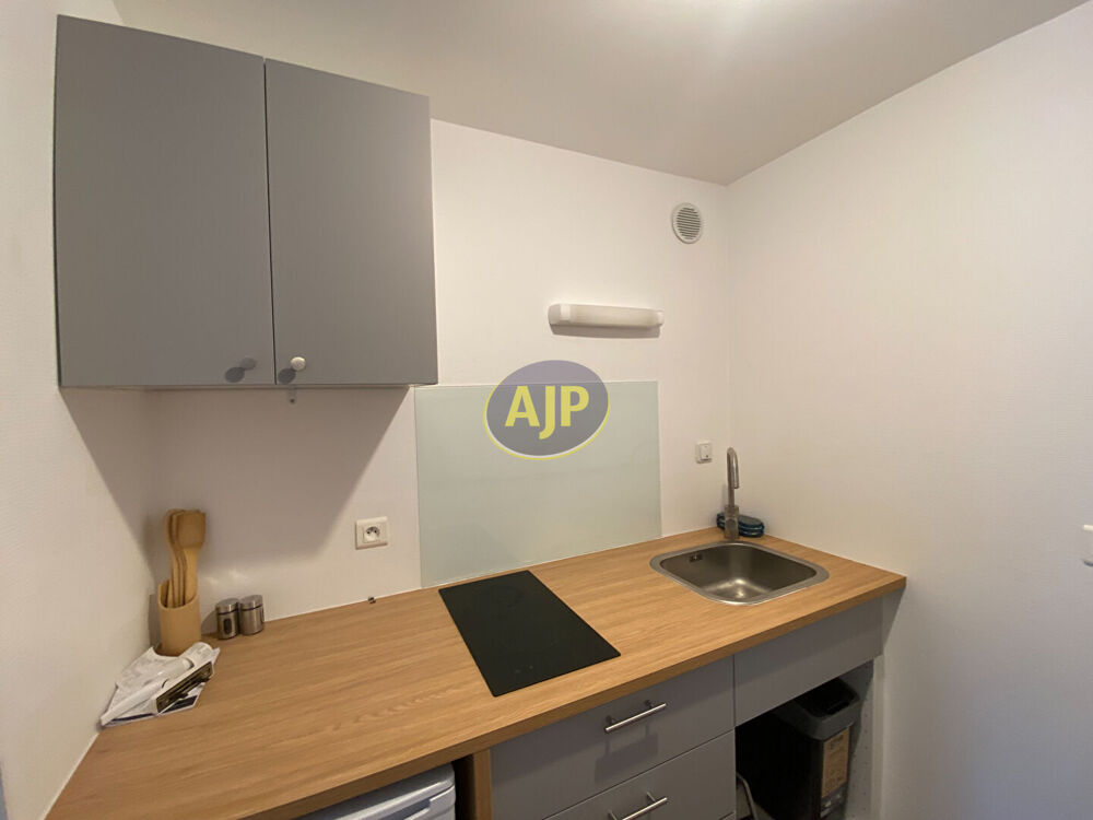 STUDIO MEUBLE CENTRE VILLE (RUE PIETONNE) PONTIVY