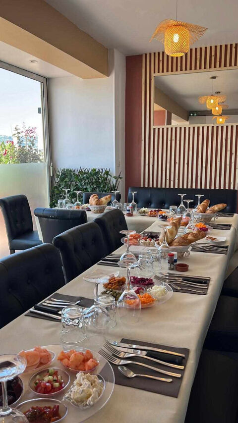   Emplacement exceptionnel face aux plages  Restaurant avec terrasse 