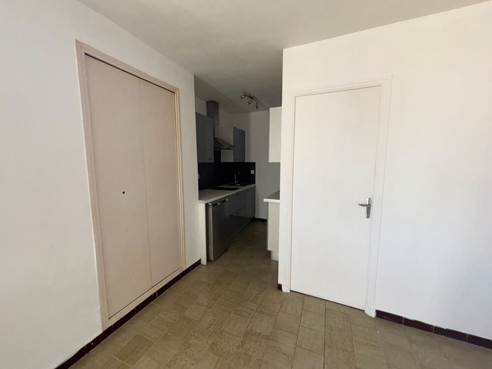 NIMES / JARDINS FONTAINE - Studio de 24m² avec Grenier