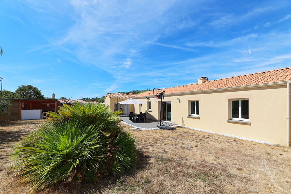 Vente Maison Maison à vendre Saint Etienne Du Bois ( 4 chambres ) Saint etienne du bois