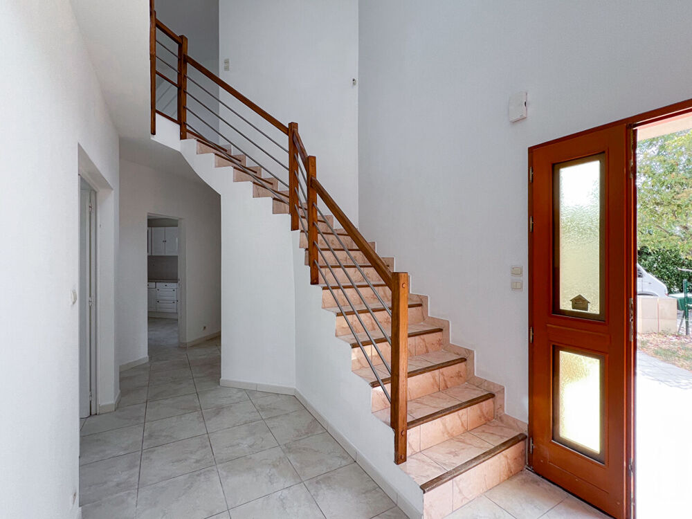 Maison 6 pièces 201 m² · à Beaucouze · 201 m² · 588 000 €