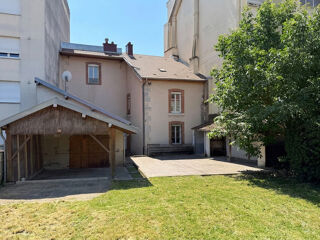  Immeuble à vendre 11 pièces 180 m²